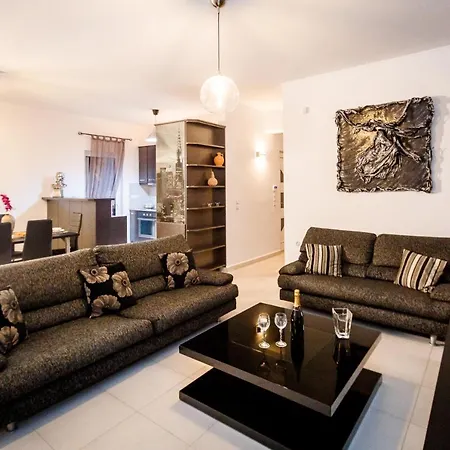 בית נופש Paloma Mansion- With Private Pool Embraced By Nature By Mana Gers