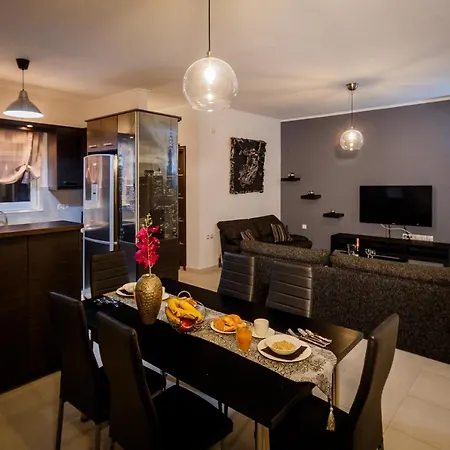 Paloma Mansion- With Private Pool Embraced By Nature By Mana Gers Holiday home